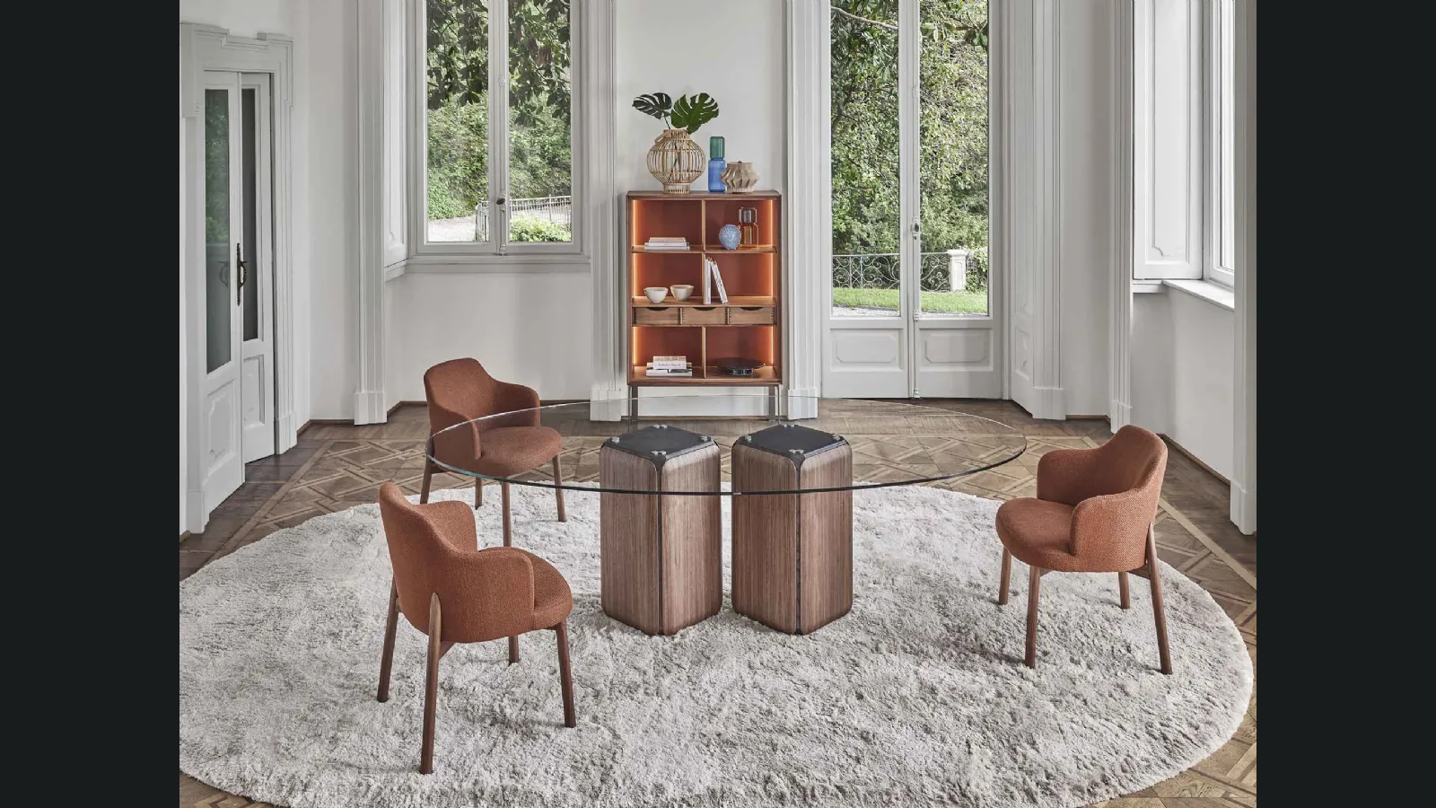 Tavolo ovale Bay con top in vetro di Porada