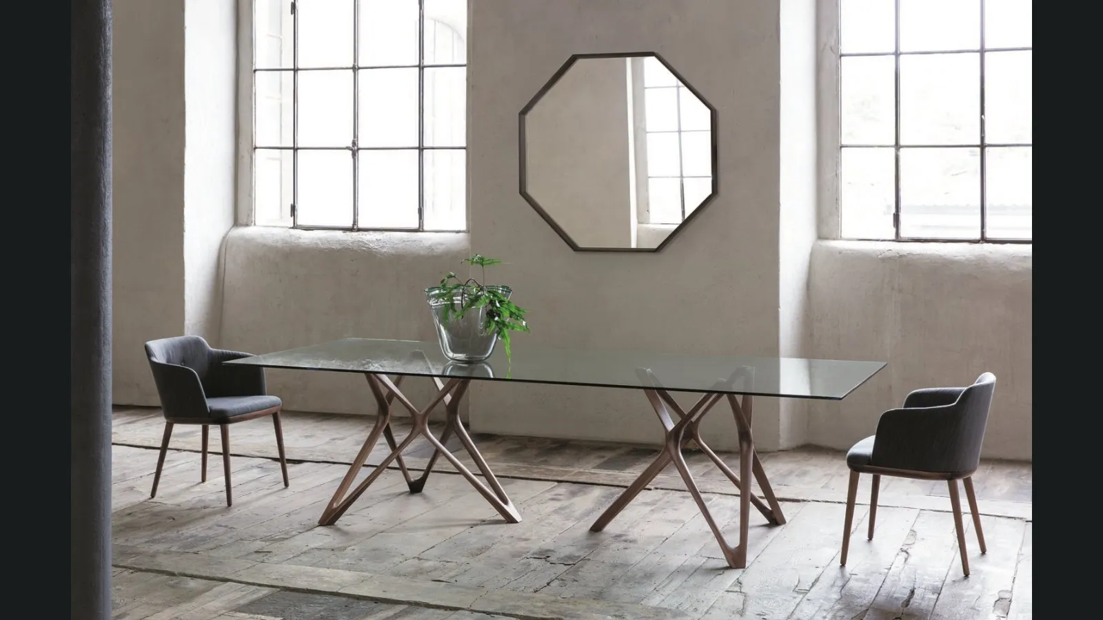 Tavolo rettangolare in cristallo con base in legno massello Circe di Porada