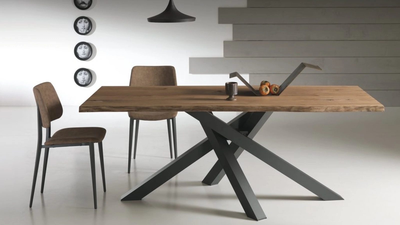 Tavolo Duepuntozero in Rovere massello Nodato con base in alluminio di Sedie Brianza