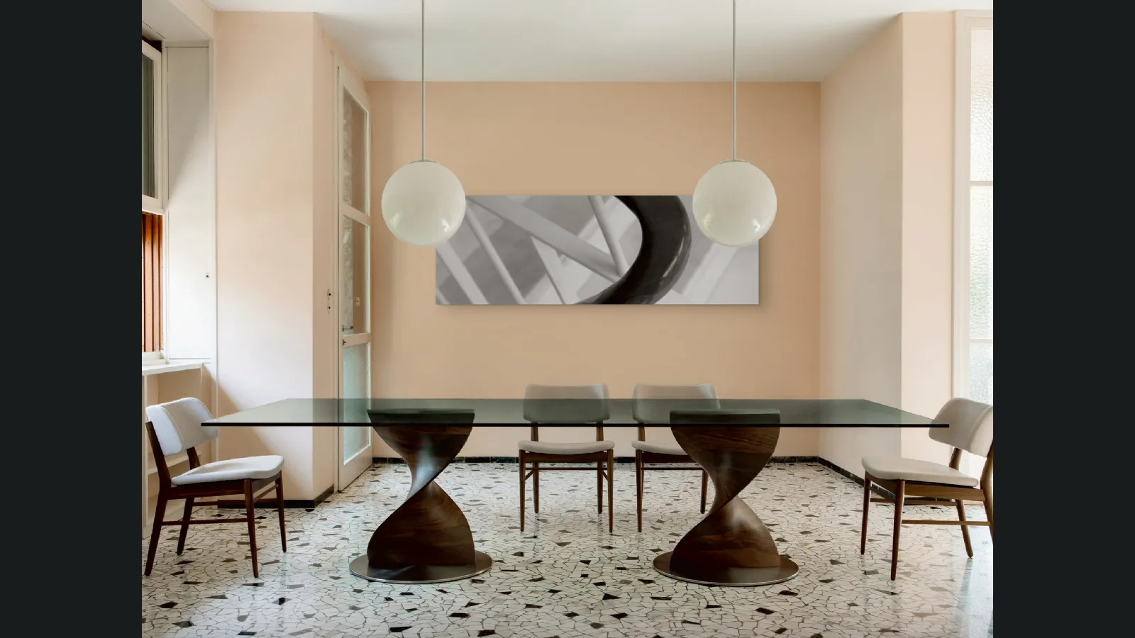 Tavolo in cristallo con base in noce canaletto Elika di Porada