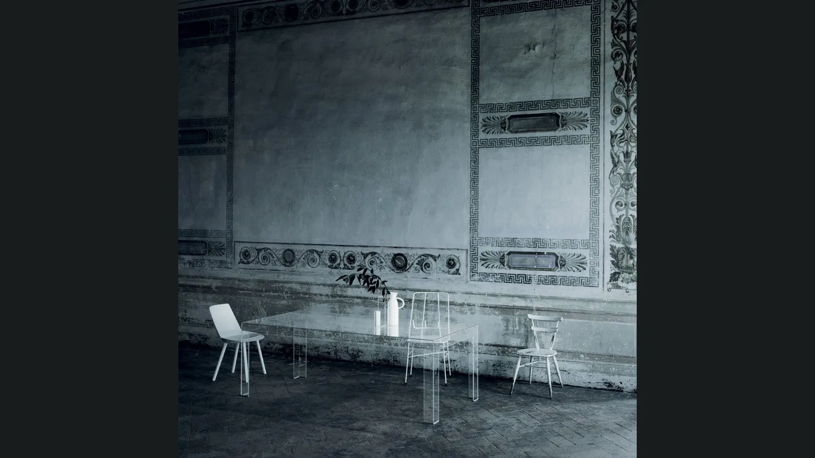 Tavolo Atlantis in cristallo trasparente extralight di Glas Italia