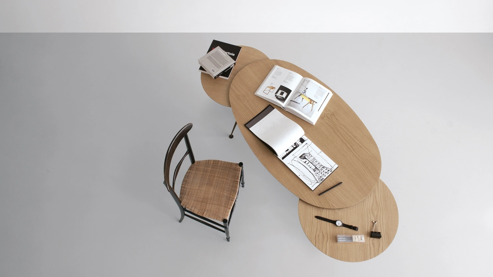 Tavolo allungabile con top in HPL rovere e telaio in acciaio nero Mr Hyde configurazione 28 di Extendo