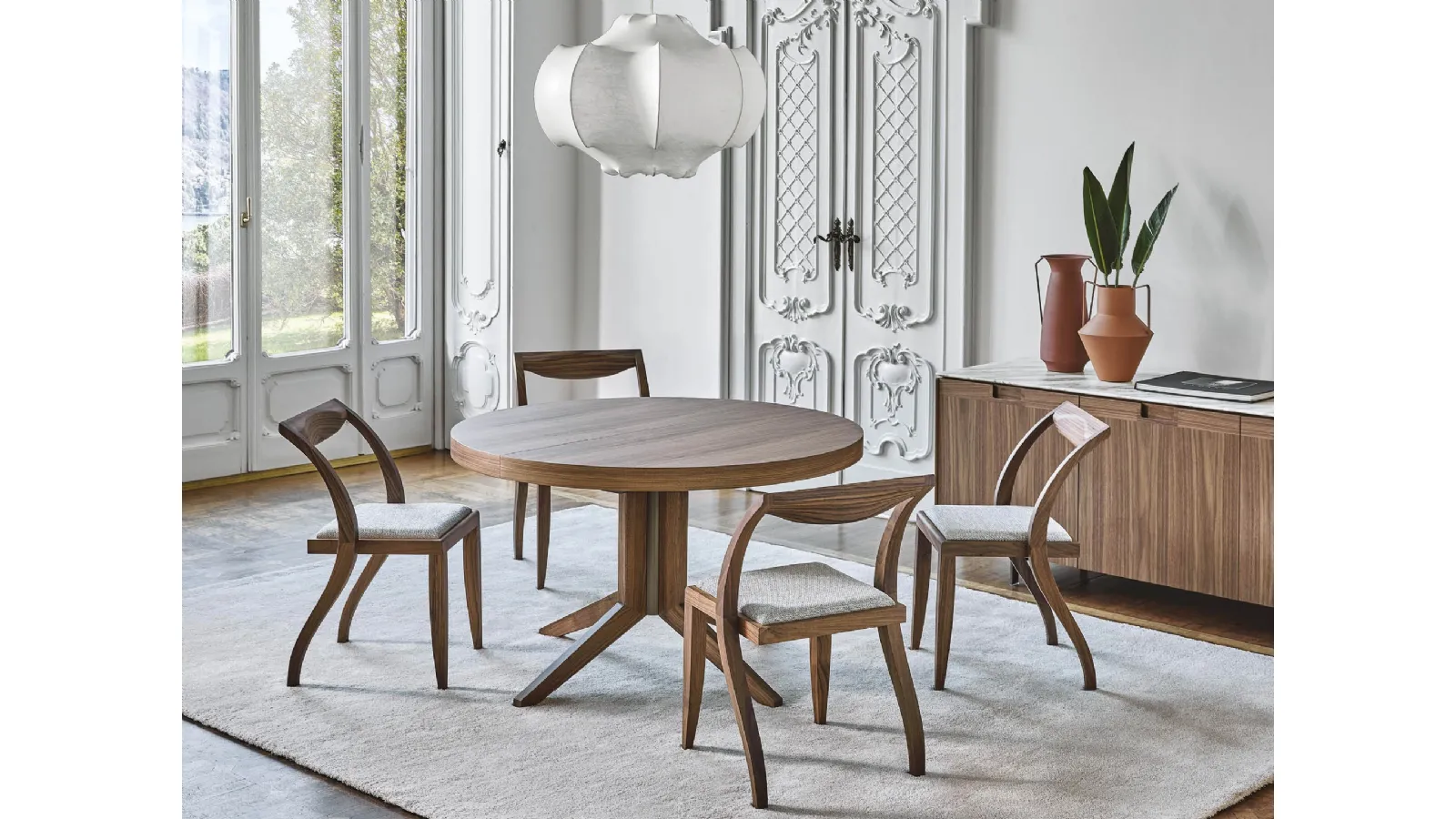 Tavolo rotondo allungabile Bryant in noce canaletto di Porada