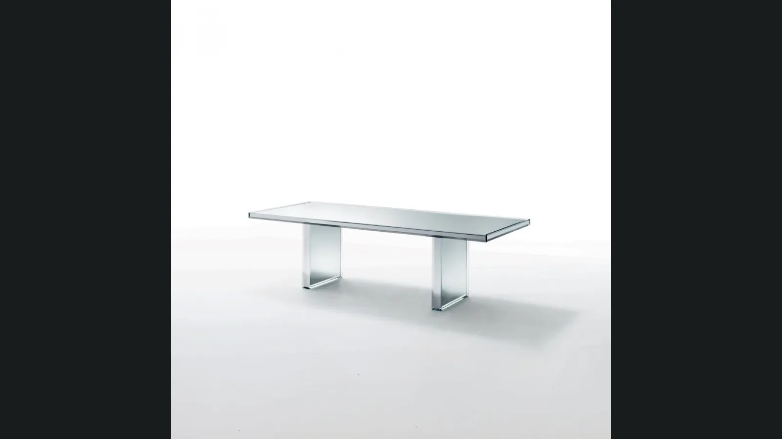 Tavolo Prism Mirror in cristallo trasparente extralight argentato di Glas Italia