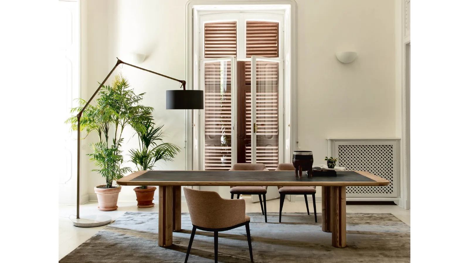 Tavolo Quadrifoglio Black Rock di Porada