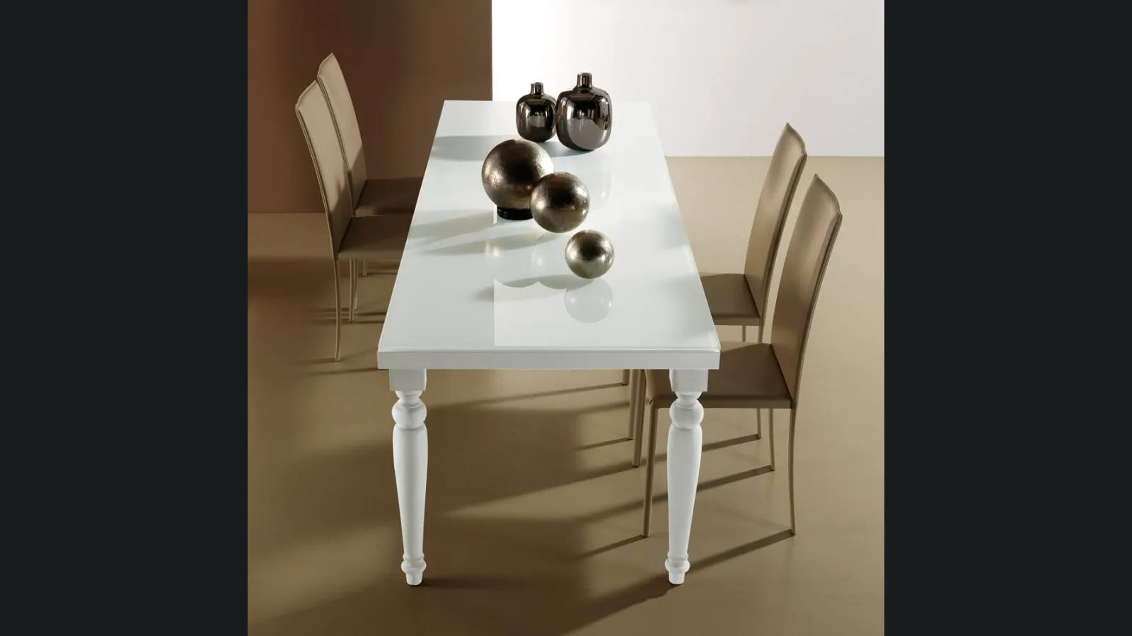 Tavolo allungabile Cesare in vetro e legno laccato di Ponti Terenghi