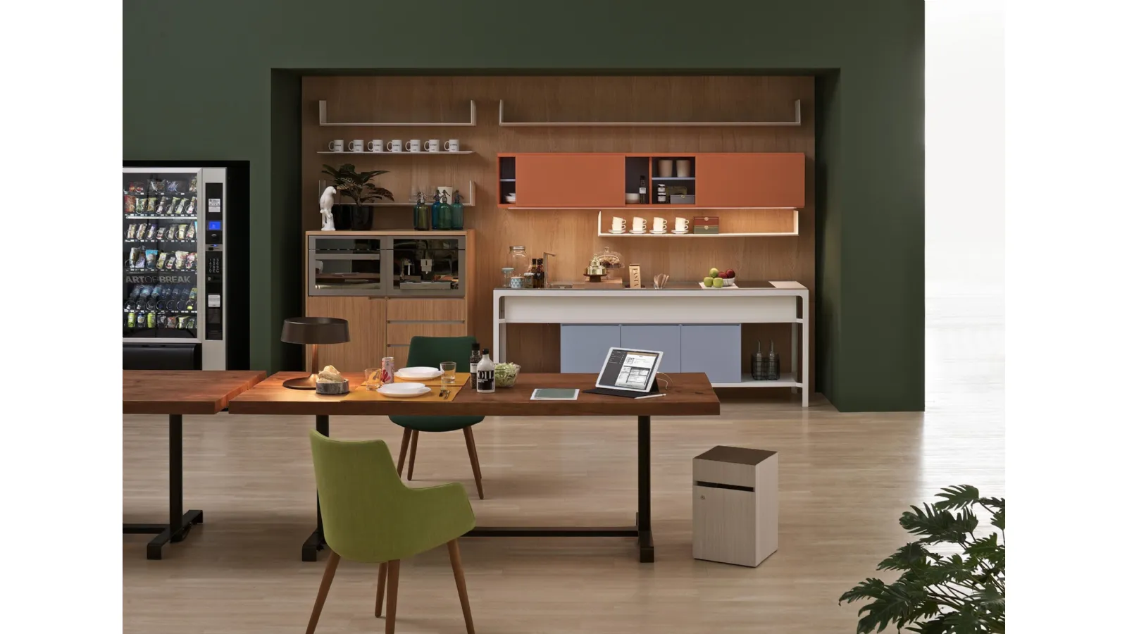 Tavolo in legno con base in metallo Sanmarino di Estel