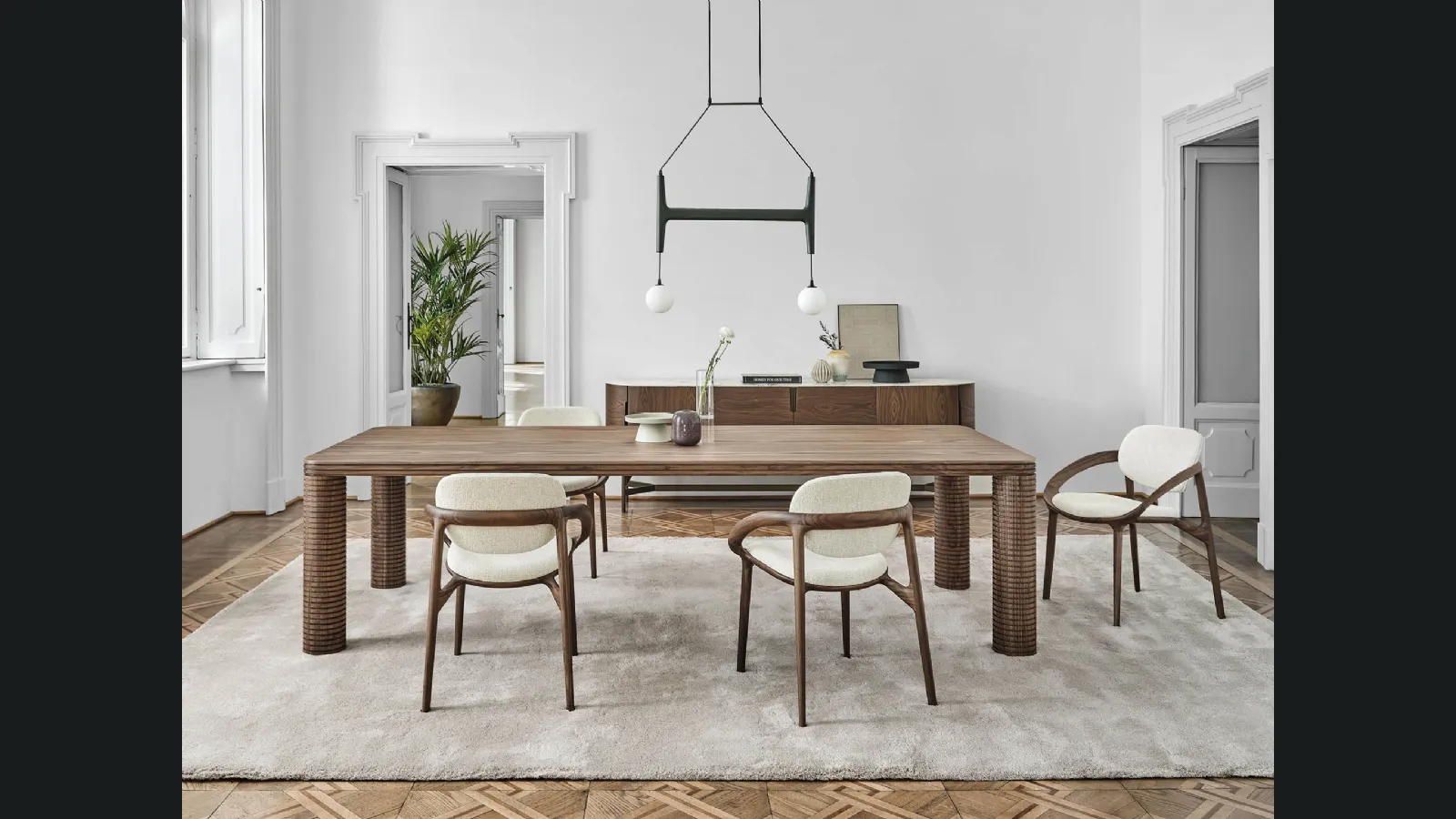 Tavolo Sansiro in noce canaletto di Porada