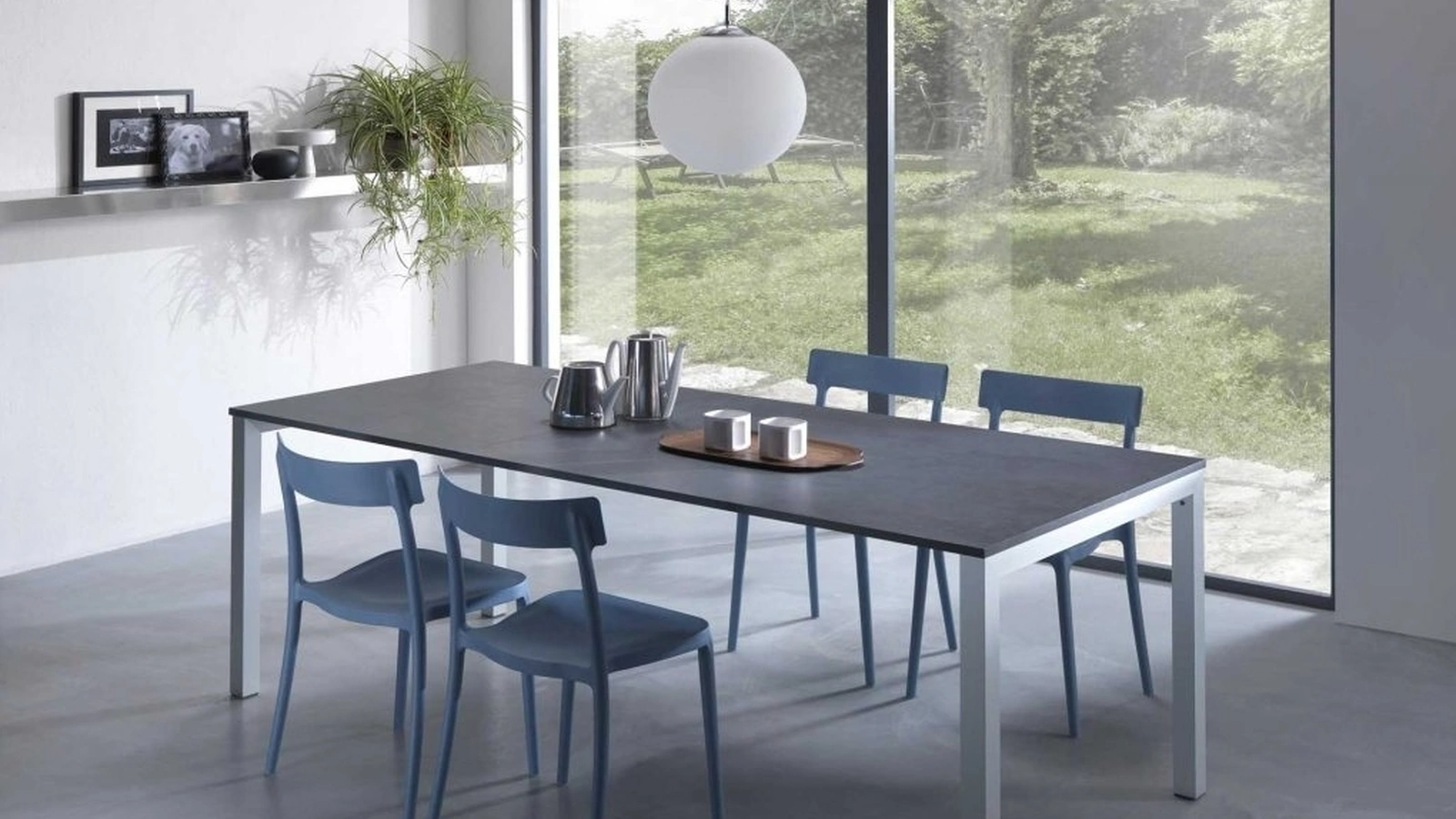 Tavolo allungabile Al Centimetro in nobilitato materico con gambe in alluminio di Sedie Brianza