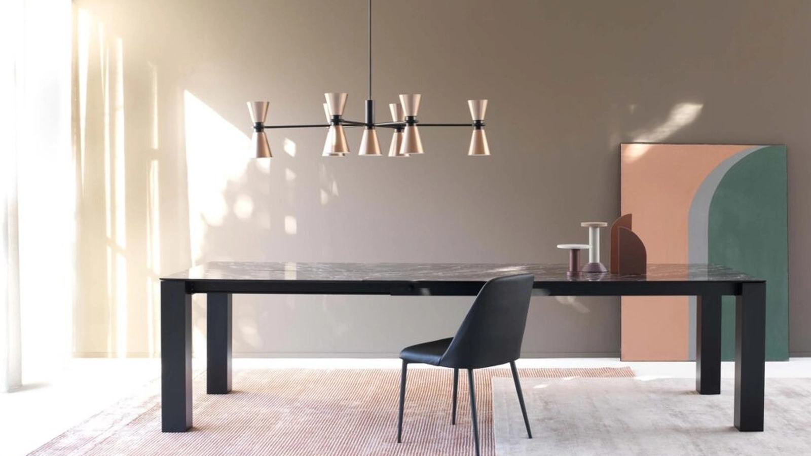 Tavolo allungabile Biometal in HPL lucido effetto marmo con struttura in alluminio di Sedie Brianza