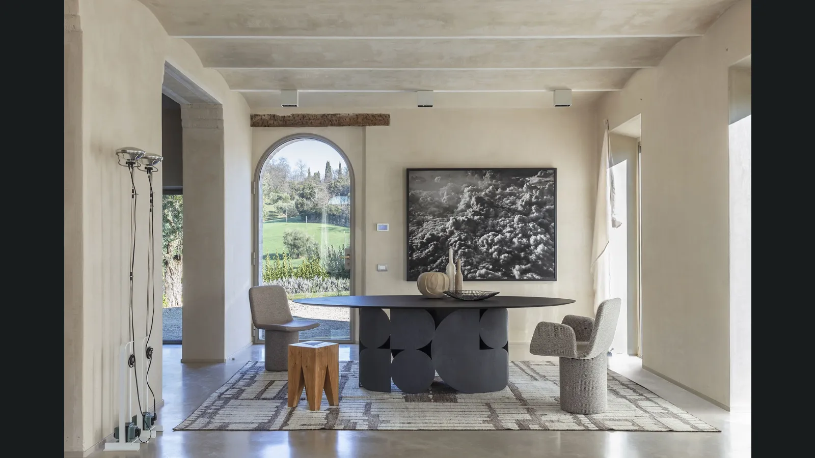 Tavolo Shape con top in legno e base in metallo di Mogg