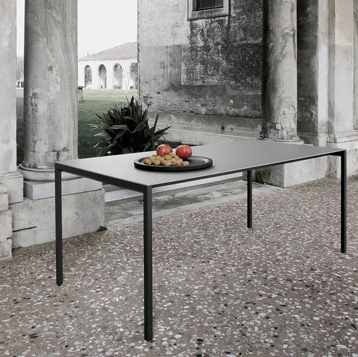 Tavolo Sintesi configurazione 05 con top in HPL di Extendo