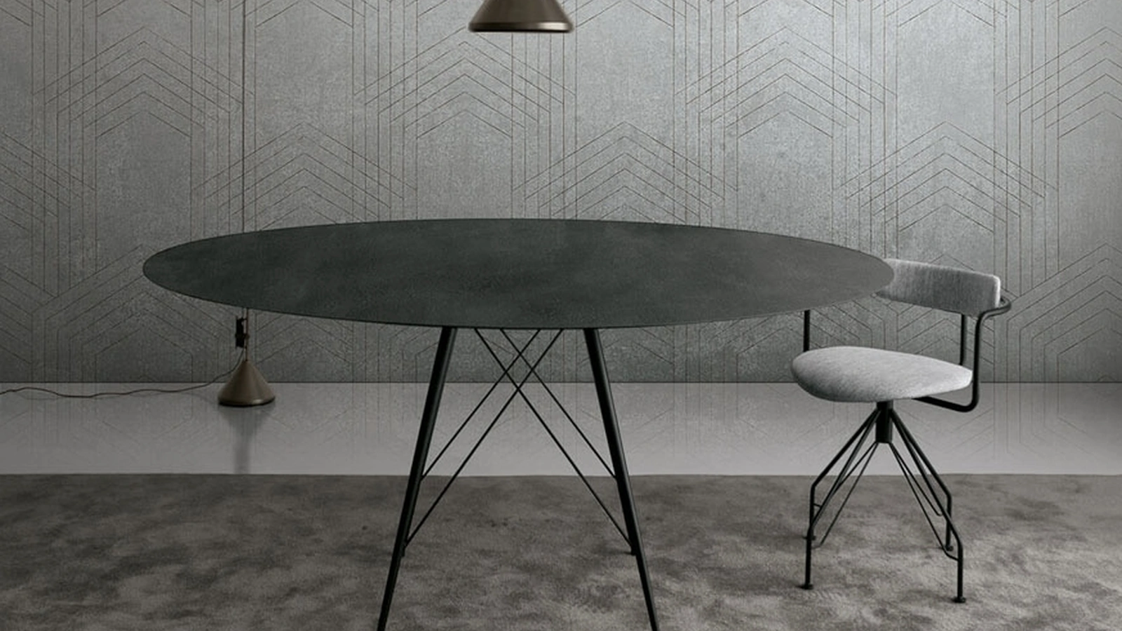 Tavolo Spillo configurazione 28 con top in ceramica nera e telaio in acciaio di Extendo