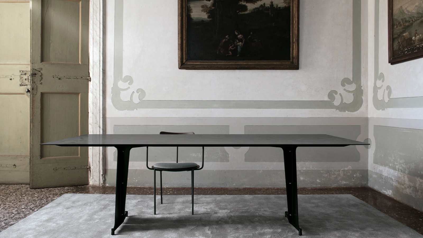 Tavolo rettangolare con top in HPL cemento Portland grigio, telaio e terminali in acciaio nero T10 configurazione 02 di Extendo