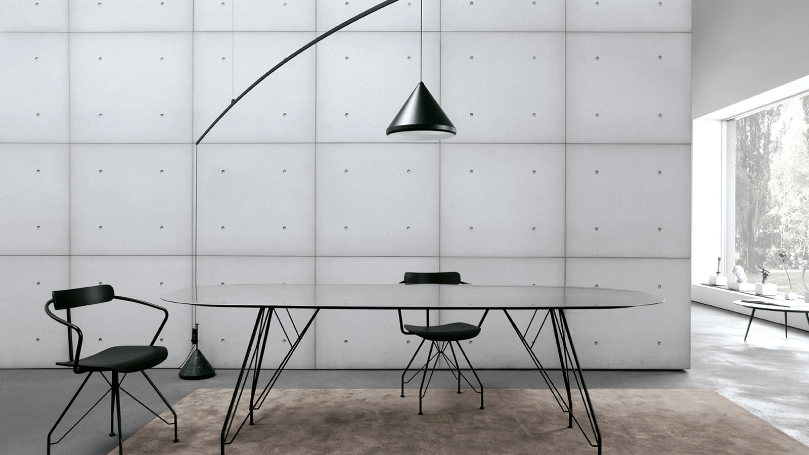 Tavolo ovale con top in HPL Inox e telaio in acciaio nero T11 configurazione 02 di Extendo