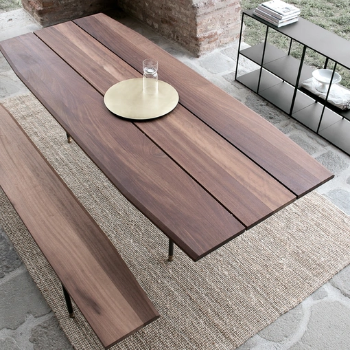 Tavolo T8 configurazione 02 con top in legno massiccio iroko outdoor di Extendo