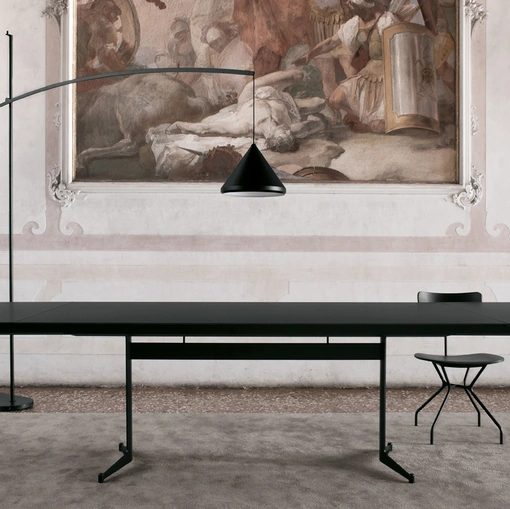 Tavolo allungabile con top in HPL nero e telaio in acciaio nero T9 configurazione 04 di Extendo