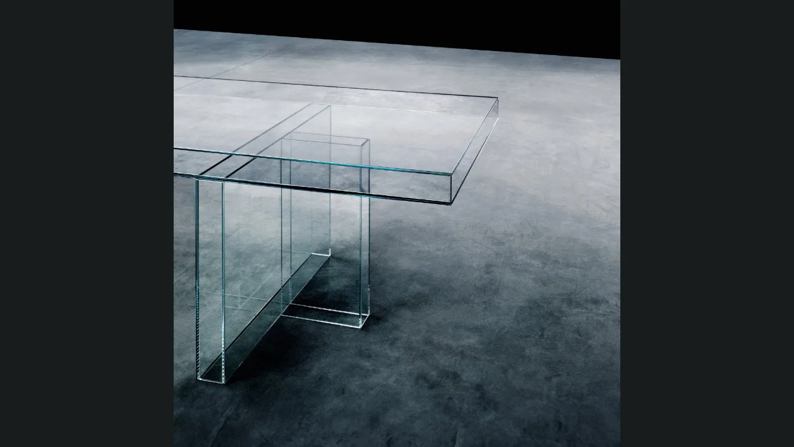 Tavolo Verglas in cristallo trasparente extralight di Glas Italia