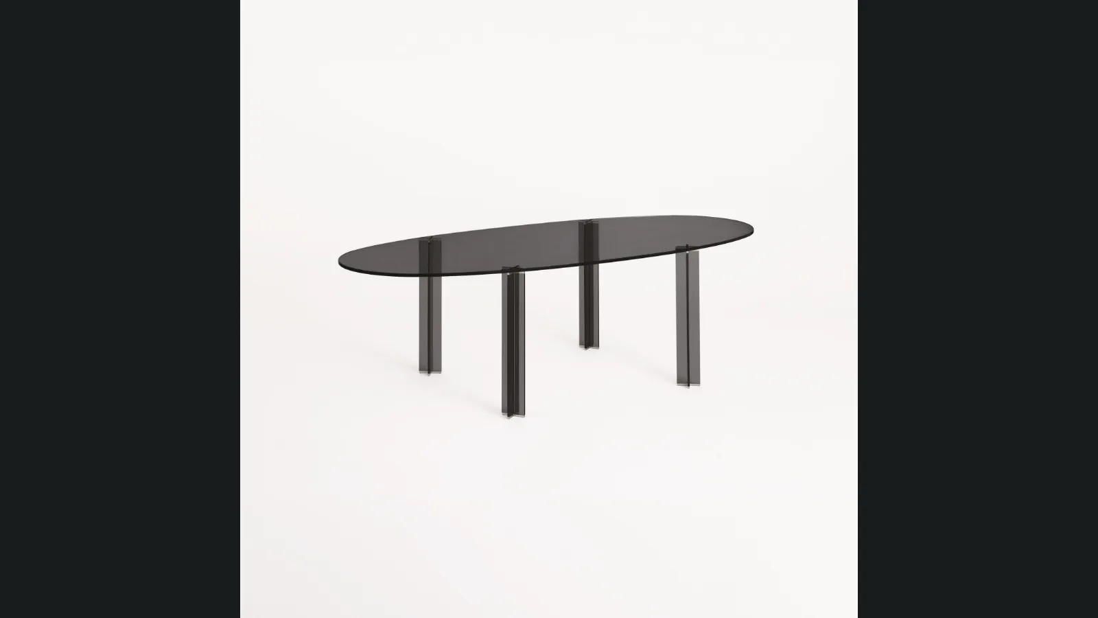 Tavolo ovale X-T in cristallo fumé di Glas Italia