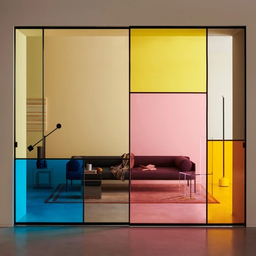 Porta per interni con ante scorrevoli Sherazade Slide Patchwork in vetro colorato con telaio in alluminio di Glas Italia