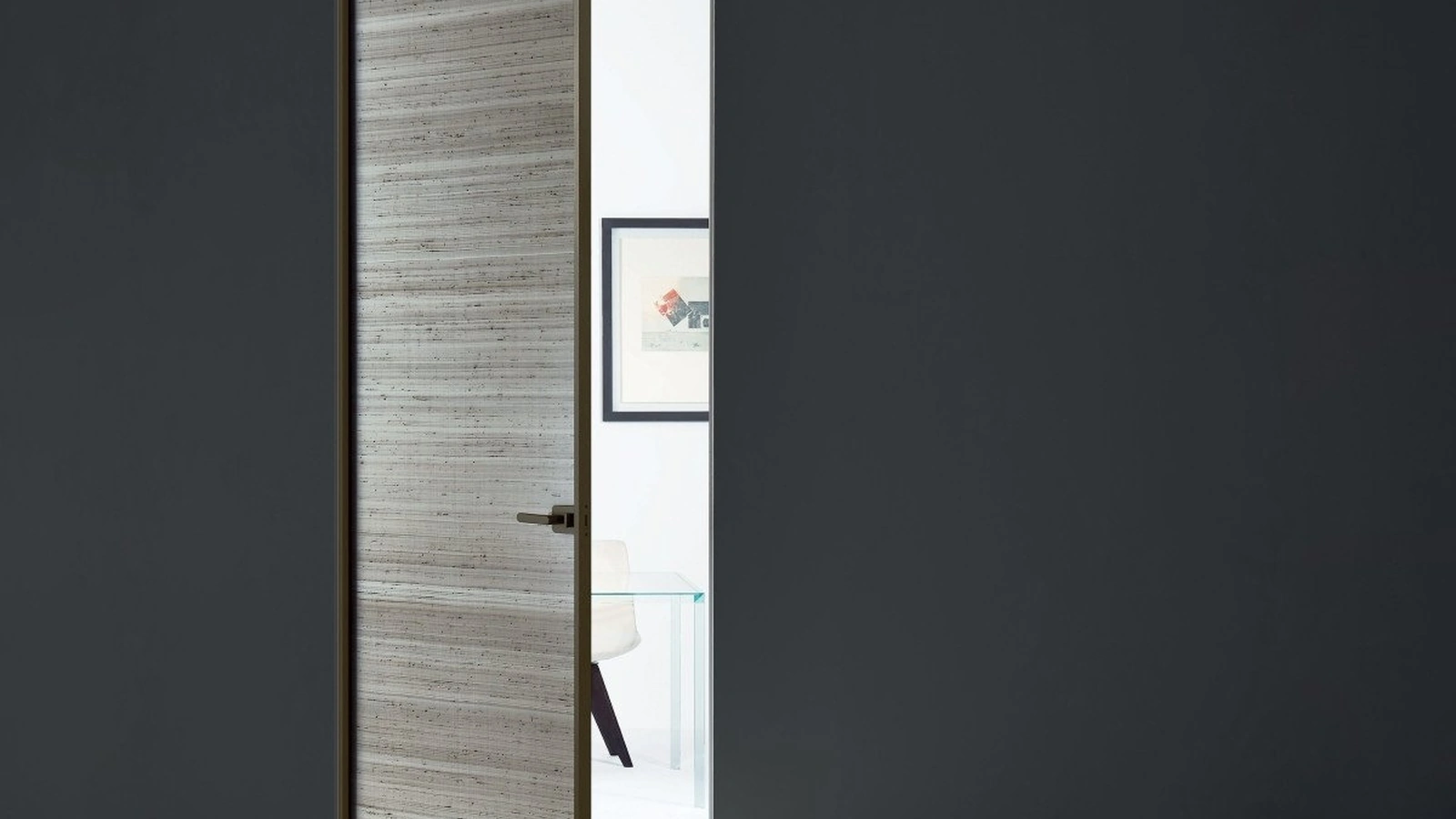 Porta per interni Sherazade Swing Plain in vetro con telaio in alluminio di Glas Italia