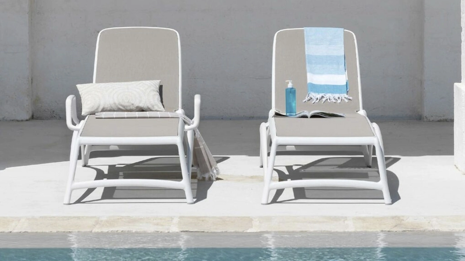 Lettino prendisole Atlantico in tessuto con struttura in polipropilene di Sedie Brianza