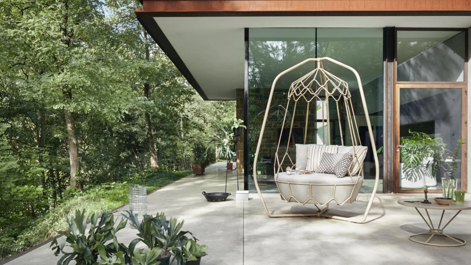 Tavolino Gravity in alluminio di Roberti