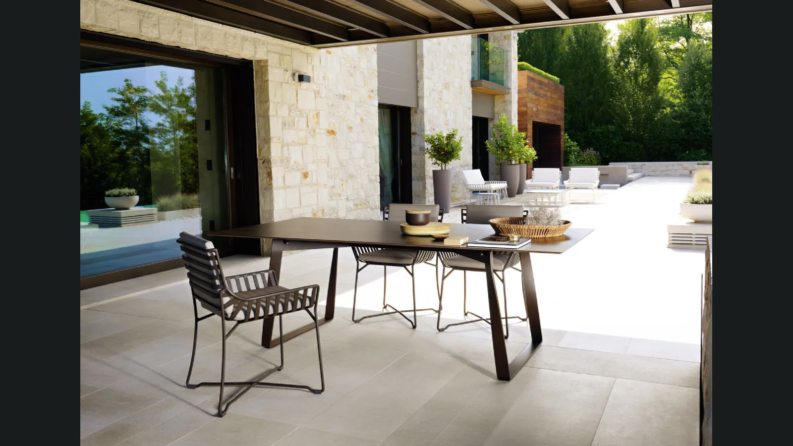 Tavolo e sedie Hamptons Graphics in metallo verniciato a polveri di Roberti