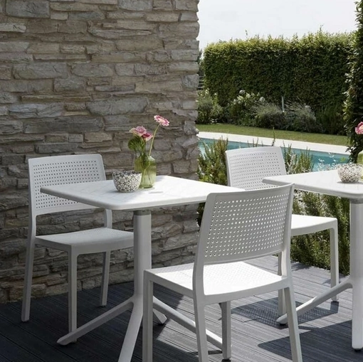 Sedia Katy-F in polipropilene con schienale forato di Sedie Brianza