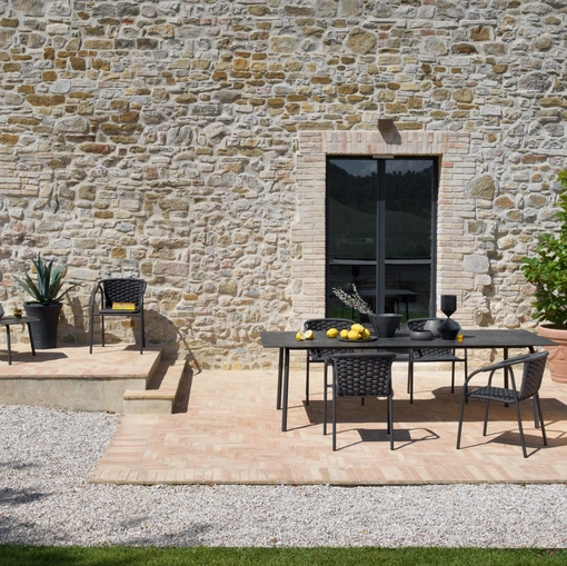 Tavolo Lipari con top in HPL Stone di Roberti