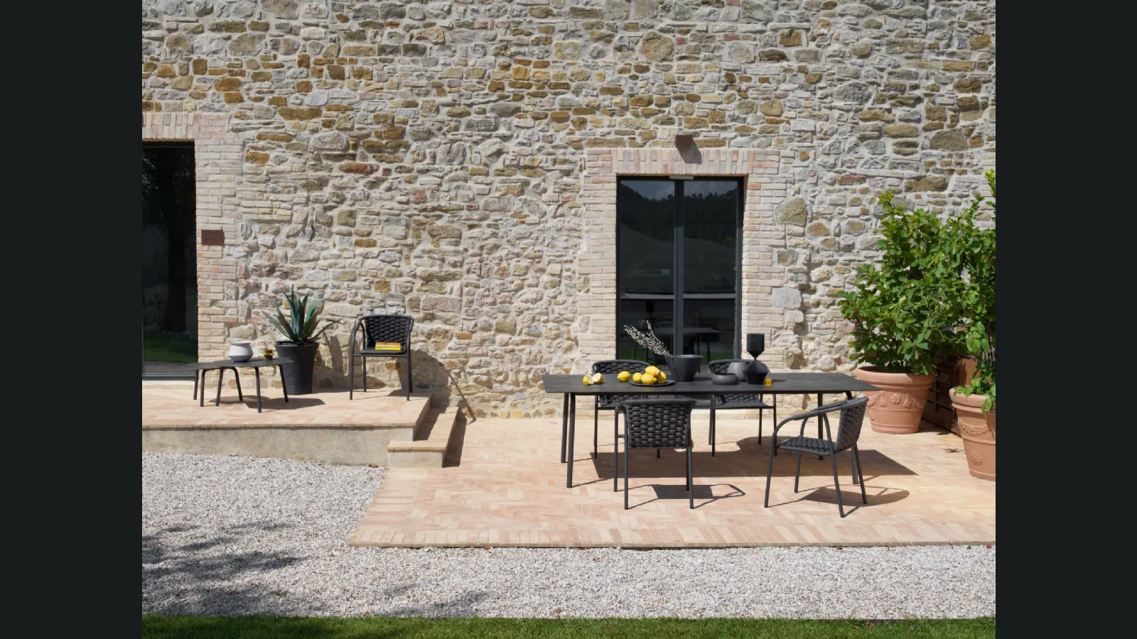 Tavolo Lipari con top in HPL Stone di Roberti