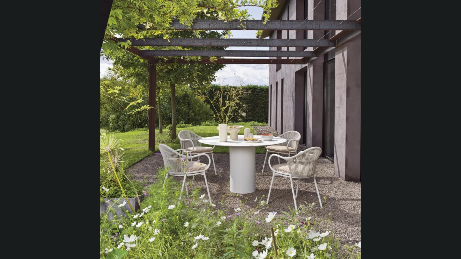 Sedia in corda e Tavolo con top in HPL Queen Goa di Roberti