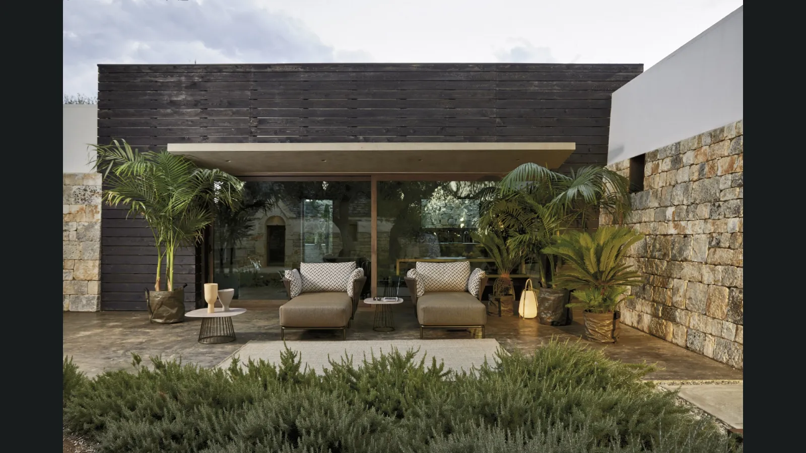 Queen lettino prendisole in tessuto e metallo di Roberti