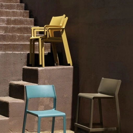 Sedia e sgabello Trill in polipropilene di Sedie Brianza