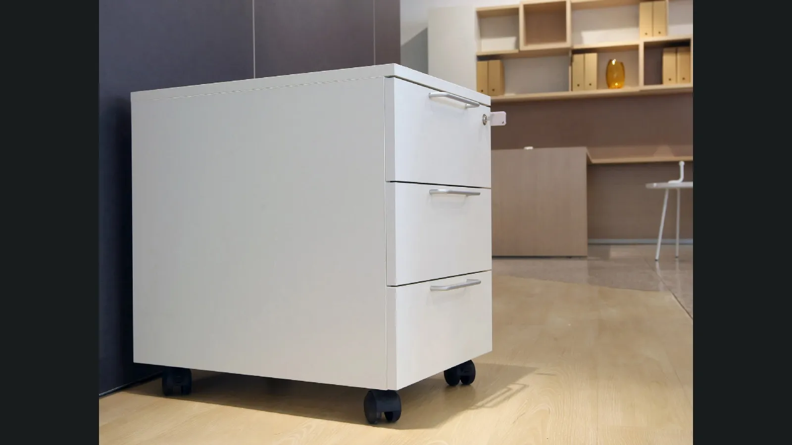 Cassettiera per Ufficio in Legno laccato Bianco a tre cassetti di Estel
