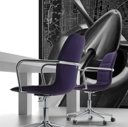 Seduta Ospiti Dea in tessuto imbottito e struttura in metallo con braccioli di Sedie Brianza