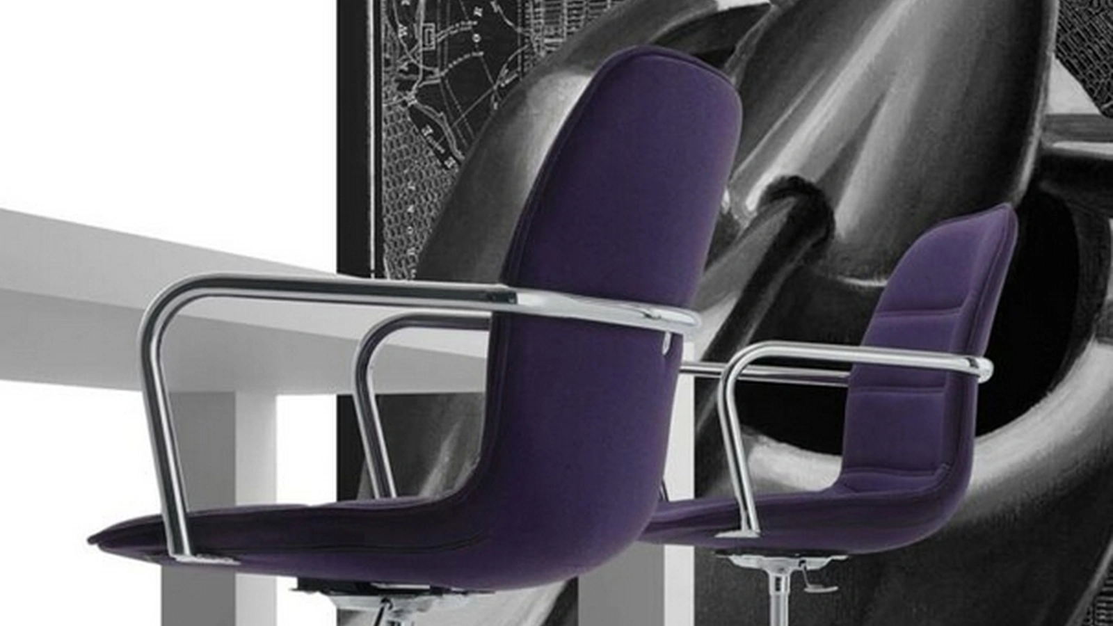 Seduta Ospiti Dea in tessuto imbottito e struttura in metallo con braccioli di Sedie Brianza