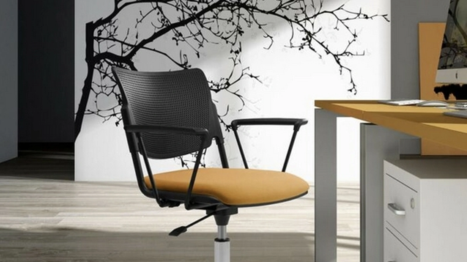 Seduta Operativa Lime-D in polipropilene con seduta imbottita e base in metallo regolabile in altezza di Sedie Brianza