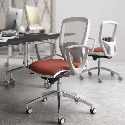 Sedia Operativa Mix con seduta in tessuto imbottito e schienale in rete tecnica in polipropilene con base in acciaio regolabile in altezza di Sedie Brianza