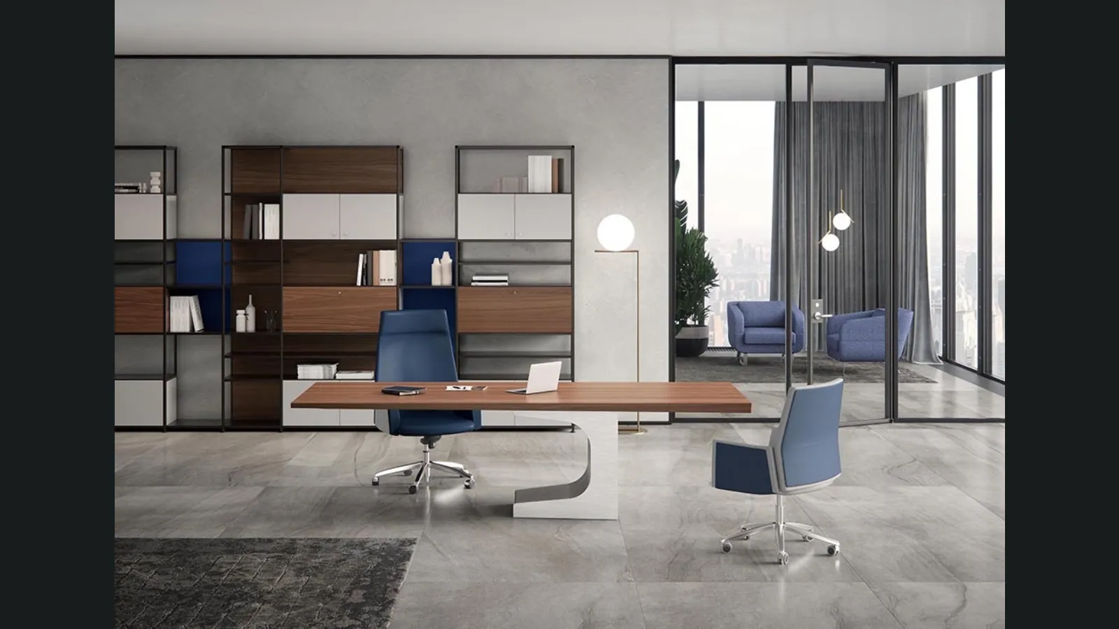 Scrivania direzionale di design con basamento rivestito in acciaio inox satinato e piano in massello Niemeyer di Estel