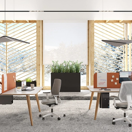 Scrivania operativa con top laccato Bianco e gambe in legno massello P045 di Estel