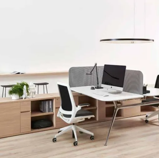 Sedia operativa in tessuto moderna, caratterizzata da un disegno pulito Self di Estel