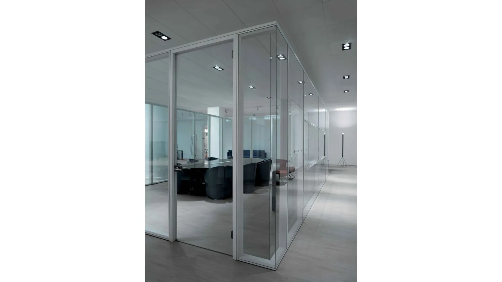 Pareti divisorie per ufficio in vetro con profili di alluminio WallTech di Estel