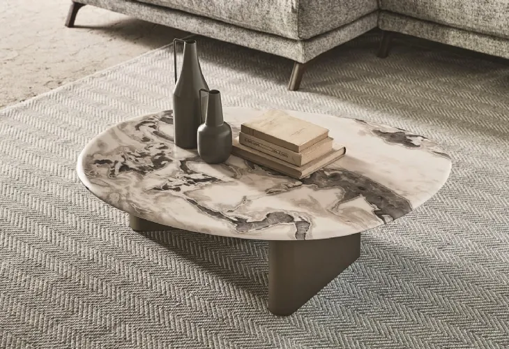 Tavolino in marmo con base in legno laccato Callisto di Porada