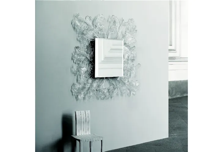 Specchio Sturm und Drang con cornice in cristallo di Murano di Glas Italia