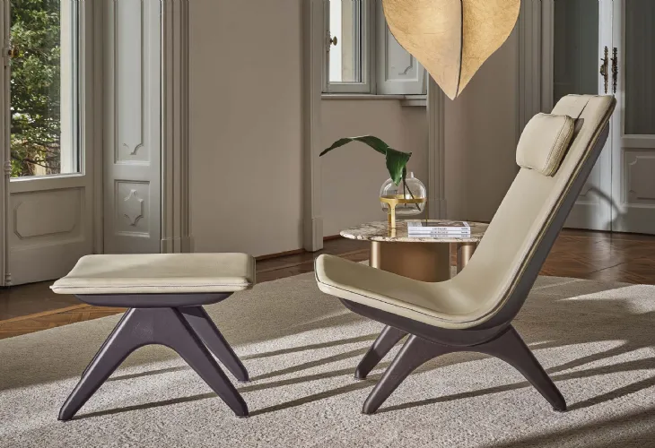 Pouf Koko in pelle e legno di Porada