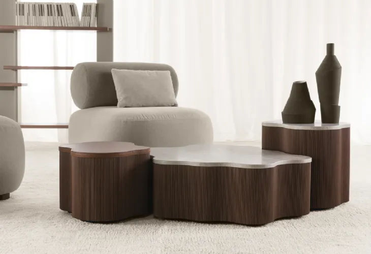 Tavolino Mira con top in marmo o cuoio di Vibieffe