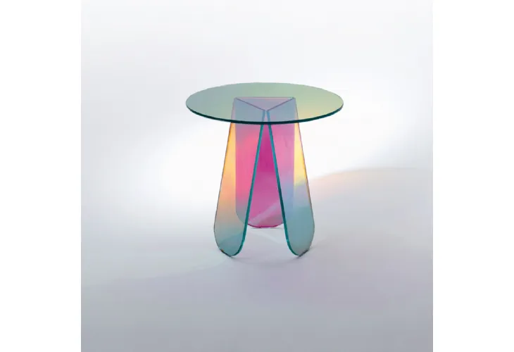 Tavolino rotondo Shimmer in cristallo con una speciale finitura multicromatica cangiante di Glas Italia