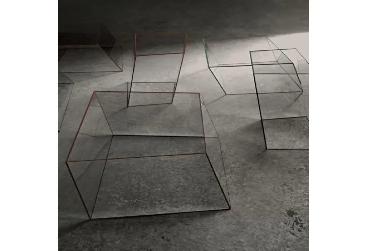 Tavolini Wireframe a forma di parallelepipedi storti in vetro extralight di Glas Italia