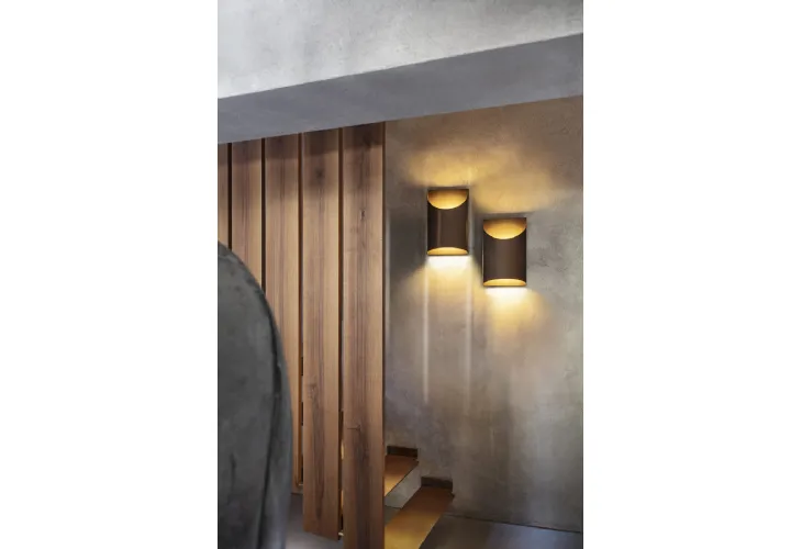 Lampada da parete in metallo finitura bronzo spazzolato Aprile Applique di Pentalight